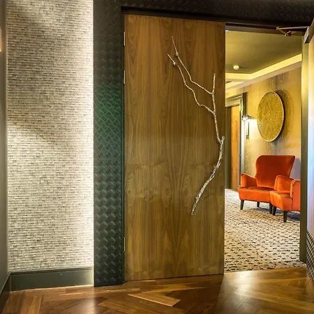 Oriel House 4*